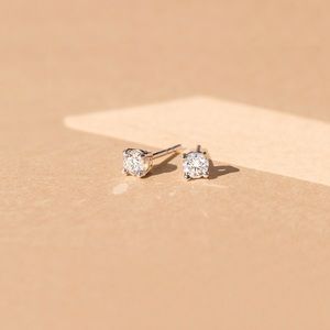 1/6 carat Diamond earrings